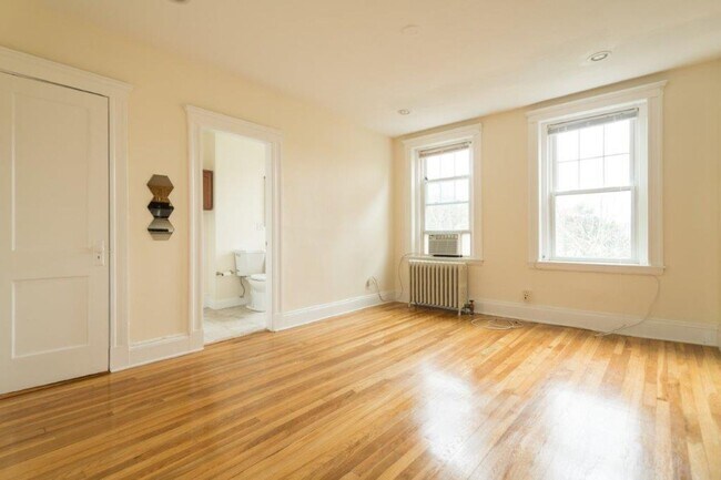 Building Photo - Spacious studio in Brighton