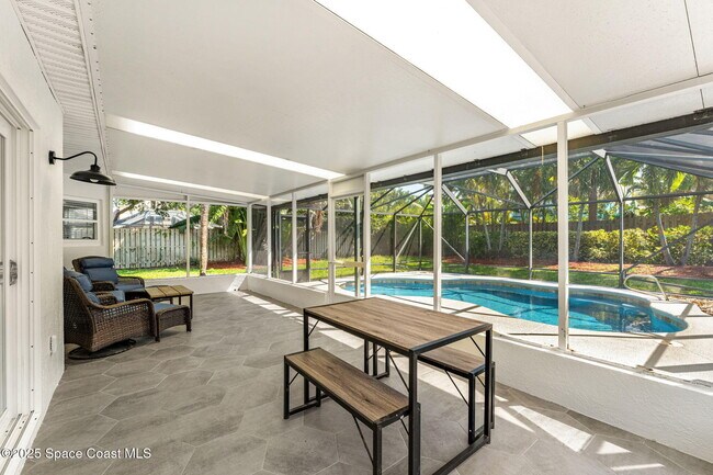 Building Photo - 6765 Angeles Rd