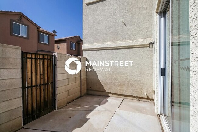 Building Photo - 3 Bedroom Pet-Friendly Home in Phoenix, AZ with Main Street Renewal