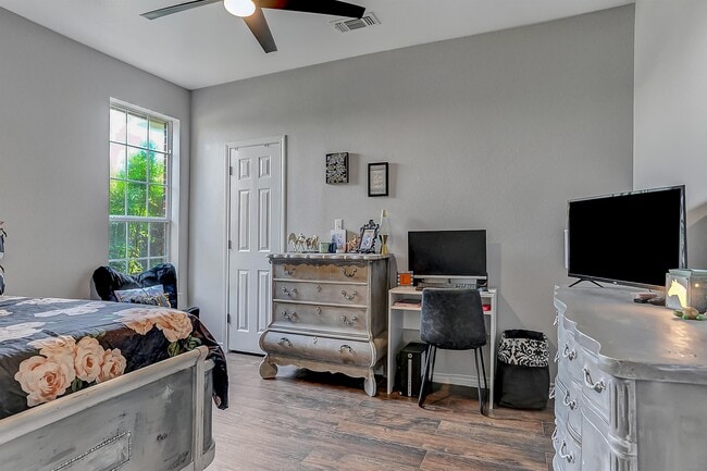 Building Photo - 105 Golden Rd