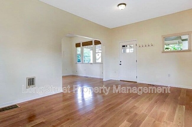 Building Photo - 2624 NE Sumner St