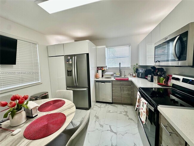 Building Photo - 1200 SW 113th Terrace