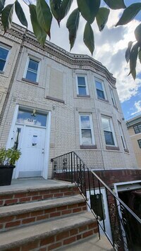 Building Photo - 628 Palisade Ave