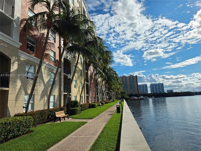 Building Photo - 17150 N Bay Rd