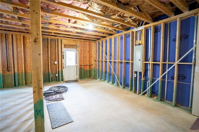 Building Photo - 2215 Manor Pointe Dr