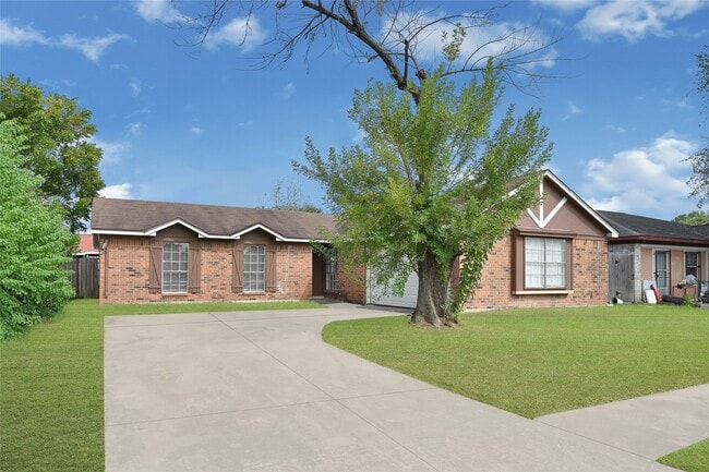 Building Photo - 13906 Bearwood Rd