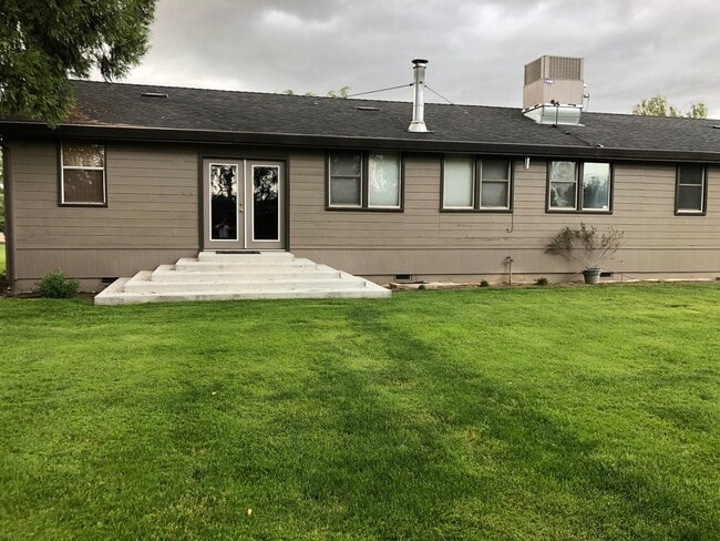 Building Photo - 1980 Sultana Dr