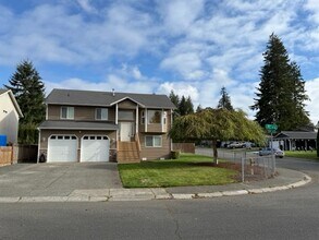 Building Photo - Spacious 5BD/3BTH Everett Home for Lease Near Boeing!