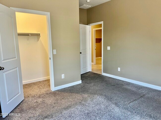 Building Photo - 4117 W South Butte Rd