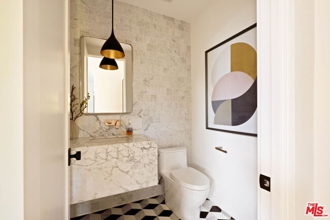 Building Photo - 2137 Glyndon Ave