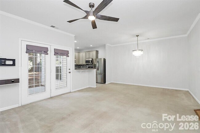 Building Photo - 10978 Princeton Village Dr