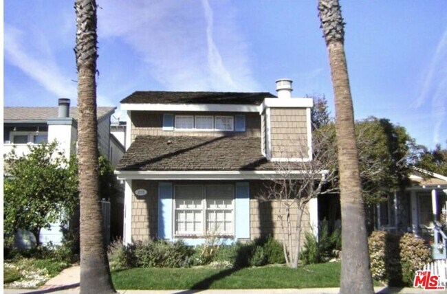 Building Photo - 219 13th St