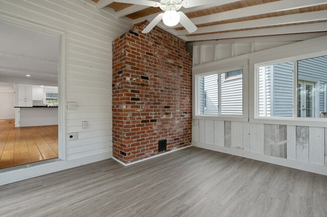 Building Photo - 486 Deercliff Rd