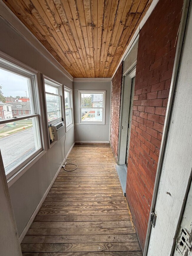 Building Photo - 49 W Commerce St