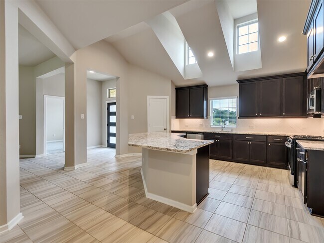Building Photo - 8510 Amber Bend Dr