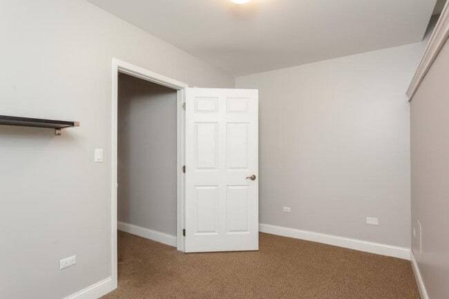 Building Photo - 3 bedroom in Chicago IL 60642