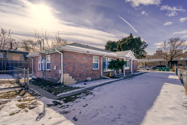 Building Photo - 1418 Ironton St