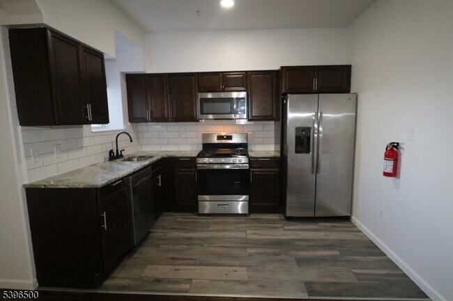 Building Photo - 14 Gouverneur St