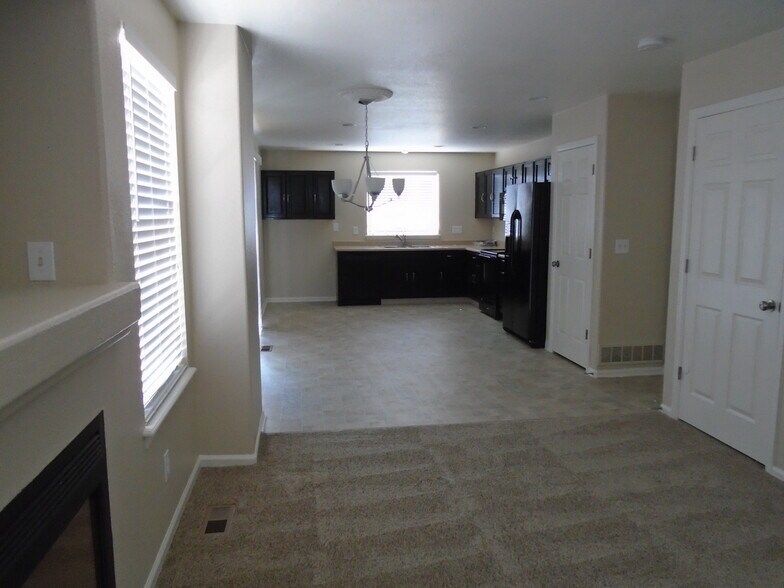 Building Photo - 1020 Quail Cir
