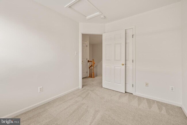 Building Photo - 956 Harrison Cir