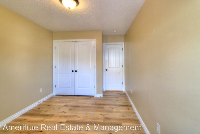 Building Photo - 5 br, 3.5 bath House - 2801 W Bear Ridge Way