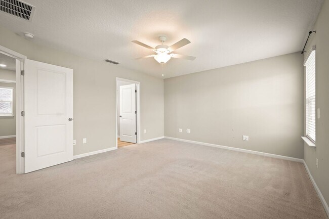 Building Photo - Spacious 4-Bedroom Home with Screened Pati...