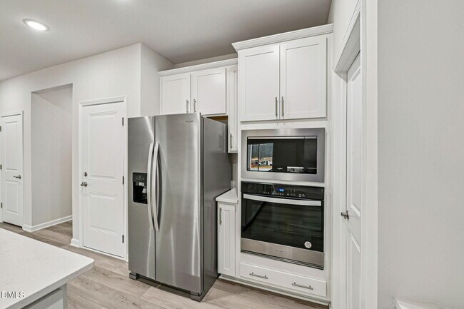 Building Photo - 928 Grand Mesa Dr