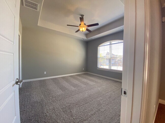 Building Photo - 2021 N Penelope Ln