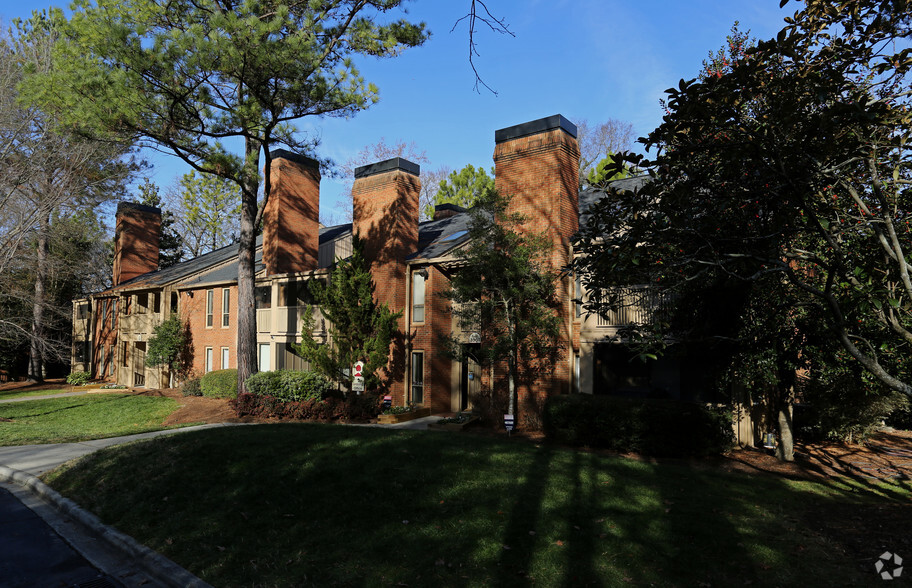 Building Photo - Parkhill Condominiums