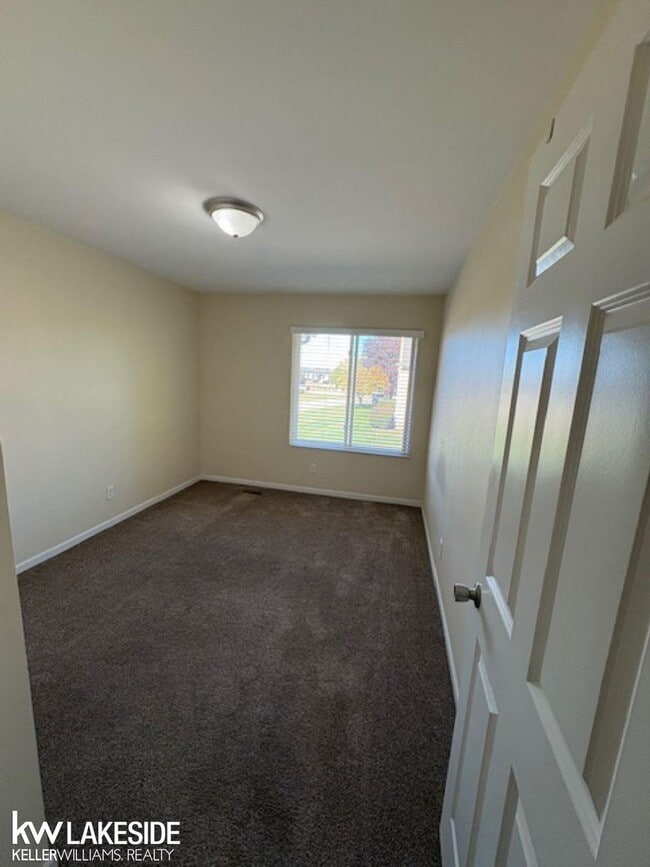 Building Photo - 14231 Ivanhoe Dr