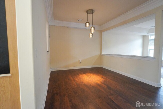 Building Photo - 456 Hancock St