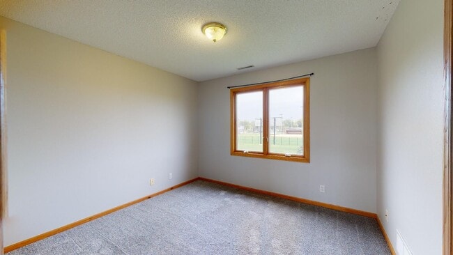 Building Photo - 2504 Somerset Dr