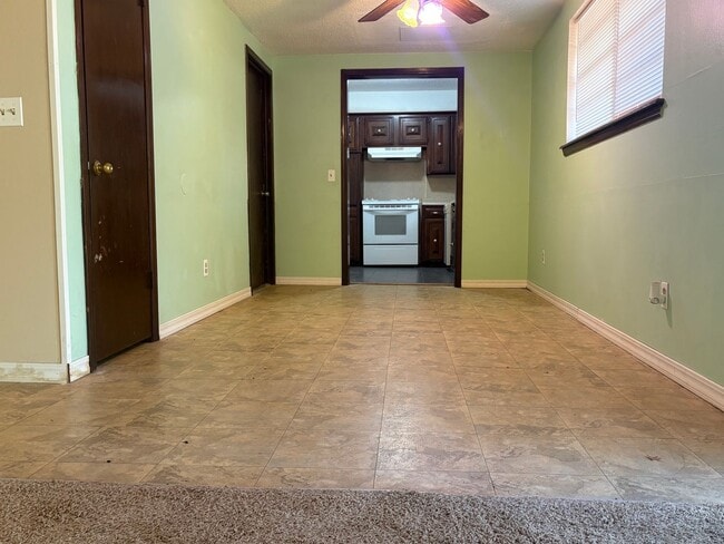 Building Photo - Three bedroom home in Del City