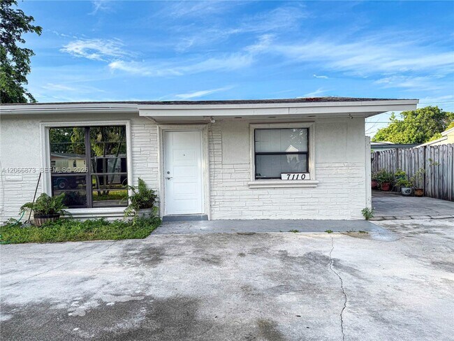 Building Photo - 7110 Custer St
