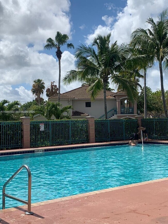 Building Photo - 2921 SE 13th Ave