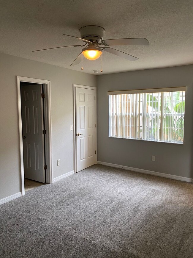 Building Photo - 613 Coconut Palm Way