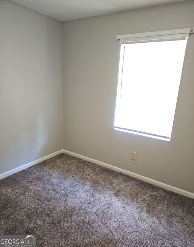 Building Photo - 6494 Lower Dixie Lake Rd