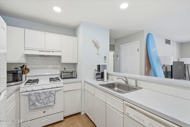 Building Photo - 17 Hackamore Ct