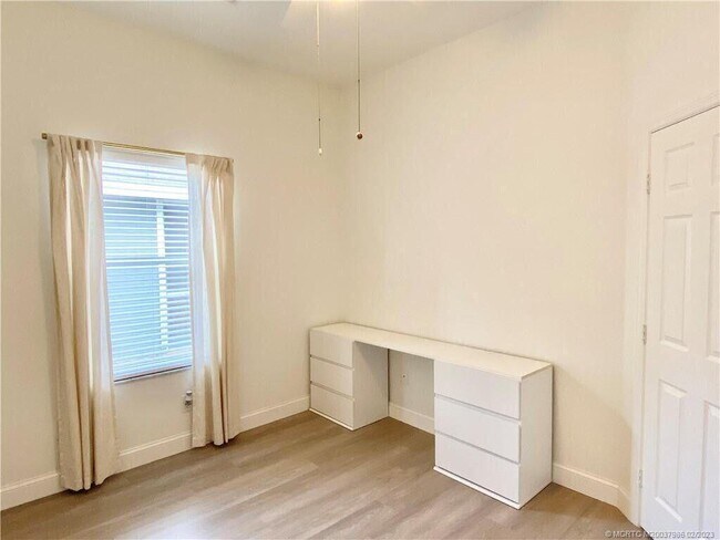 Building Photo - 1704 Primrose Ct