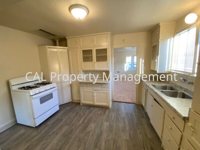 Primary Photo - Single Family 2 bedroom and 1 bathroom!