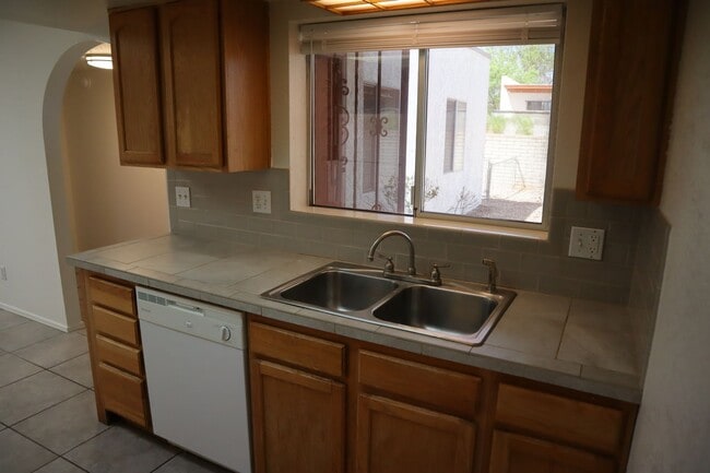 Building Photo - NEW A/C, Freshly Painted Inside and Outsid...