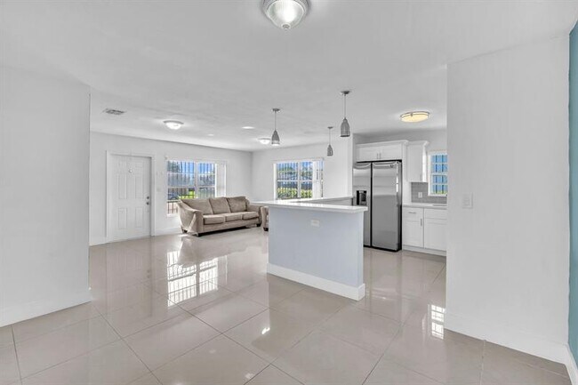 Building Photo - 17115 NW 12th Ct