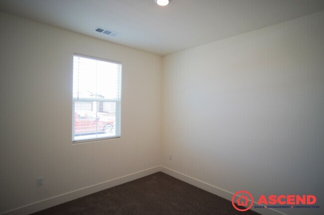 Building Photo - Southwest Home with Solar!