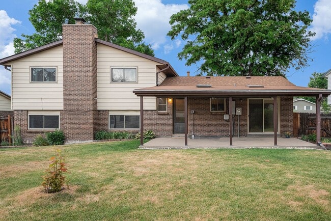 Building Photo - Spacious 5 Bedroom in the Heart of Littleton!