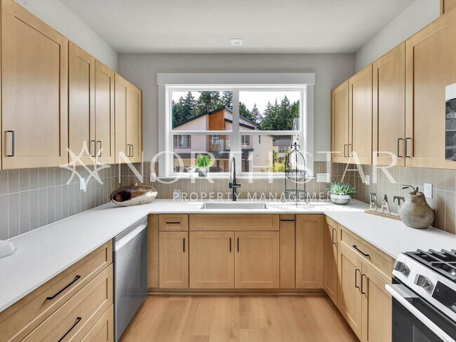 Building Photo - 8898-8898 Serenity Ter