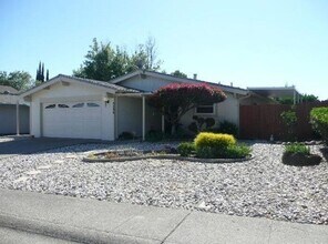 Building Photo - 4BR SFR w/ 2-Car Garage, RV Parking & Big Yard in Rocklin