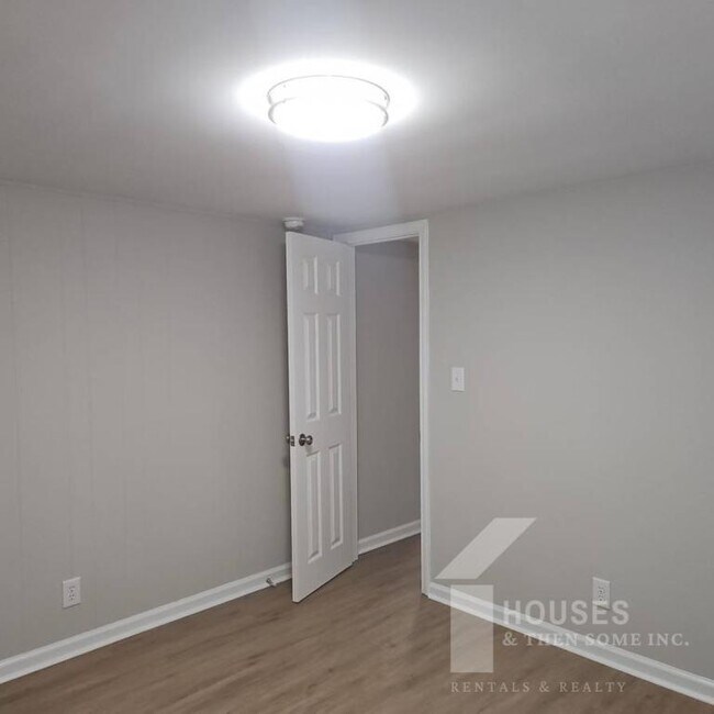 Building Photo - 102 Pierce Cook Rd