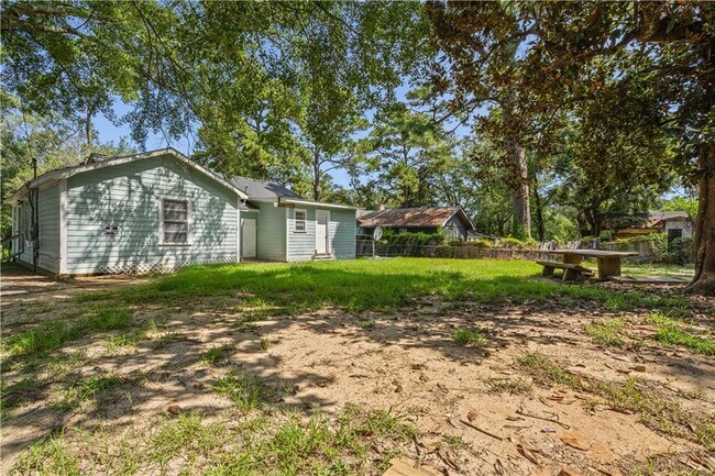 Building Photo - 2063 N Gimon Cir