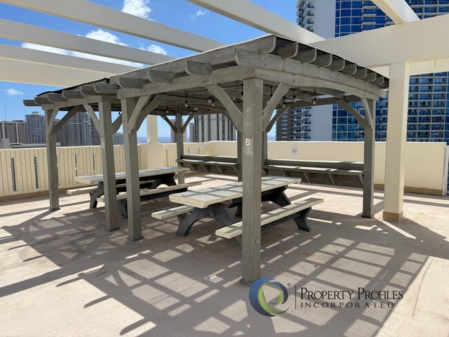 Building Photo - Kapiolani Manor - 1 Bedroom 1 Bath 1 Parking Unit - Available Now!