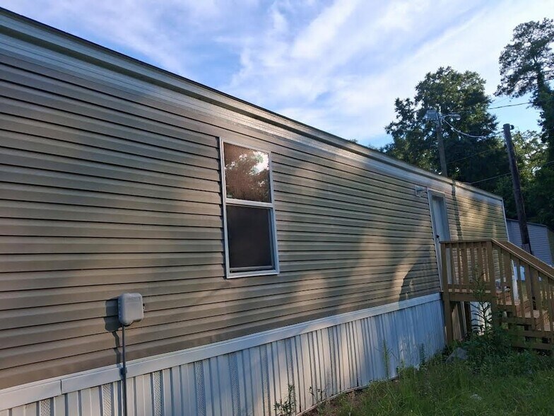 Building Photo - 249 Ceceile St